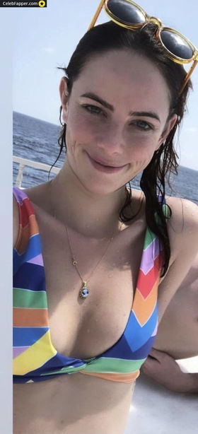 kaya scodelario fap peitos seios Foto